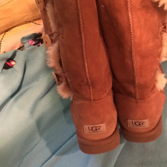 Triple Bailey Button UGG Boots - Picture 3 of 3
